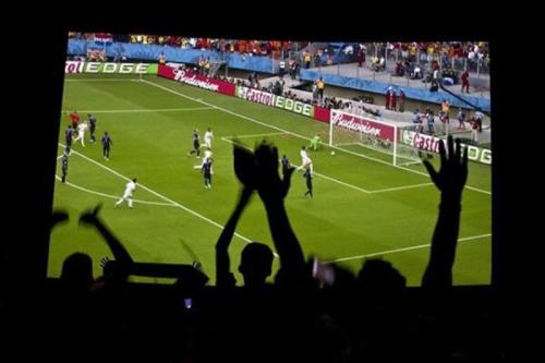 گشودن در سینماهای تعطیل با پخش فوتبال تیم ملی در مقابل عراق