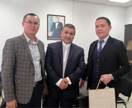 دانشجویان قزاقی به زبان فارسی علاقه مندند