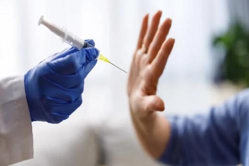 چه عواملی سبب عدم پذیرش واکسیناسیون کرونا می شود؟