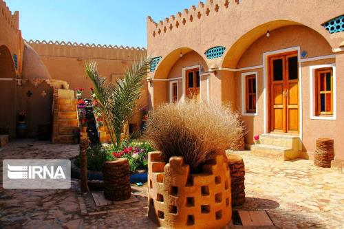 مدرسه تا بومگردی و اقامتگاه های تجربه گرا به علاوه فیلم
