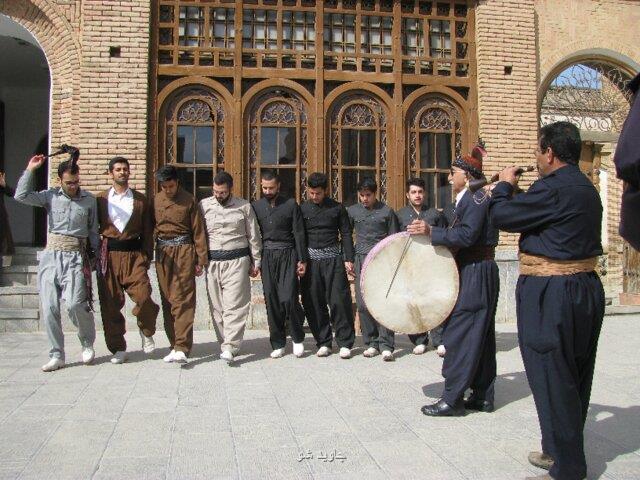آنجا كه بزم و رزم با هم می آمیزند