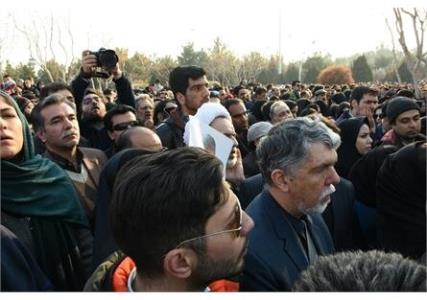 حضور وزیر فرهنگ در تشییع شهدای سانحه هواپیمایی در اصفهان