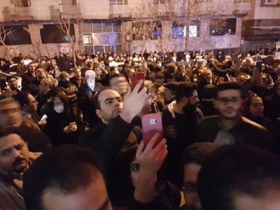 چرا دوستداران شجریان مقابل بیمارستان تجمع كردند؟