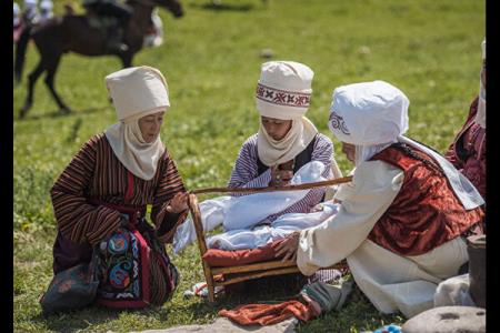 فرهنگ قرقیزستان تحت تاثیر زندگی عشایری شكل گرفته است
